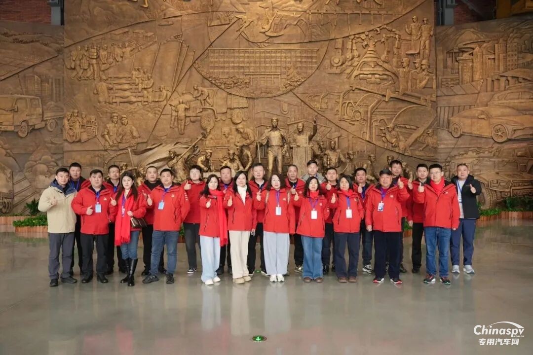 东风康明斯：天龙哥十年之约温暖启程