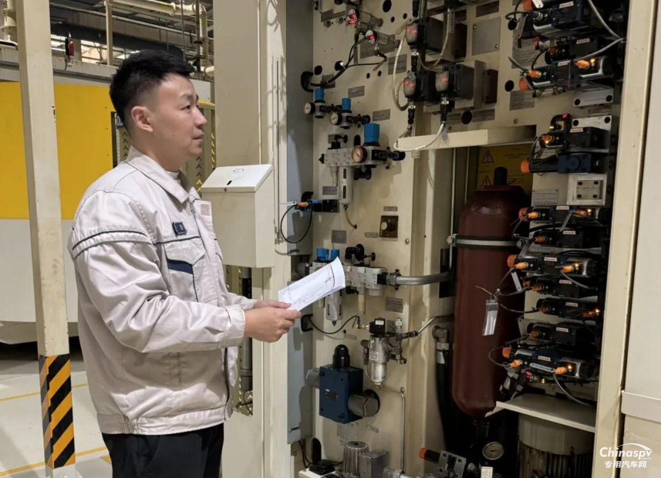 2025年,动力总成事业部一批爱岗敬业、实绩卓著的员工获评年度先进员工标兵。