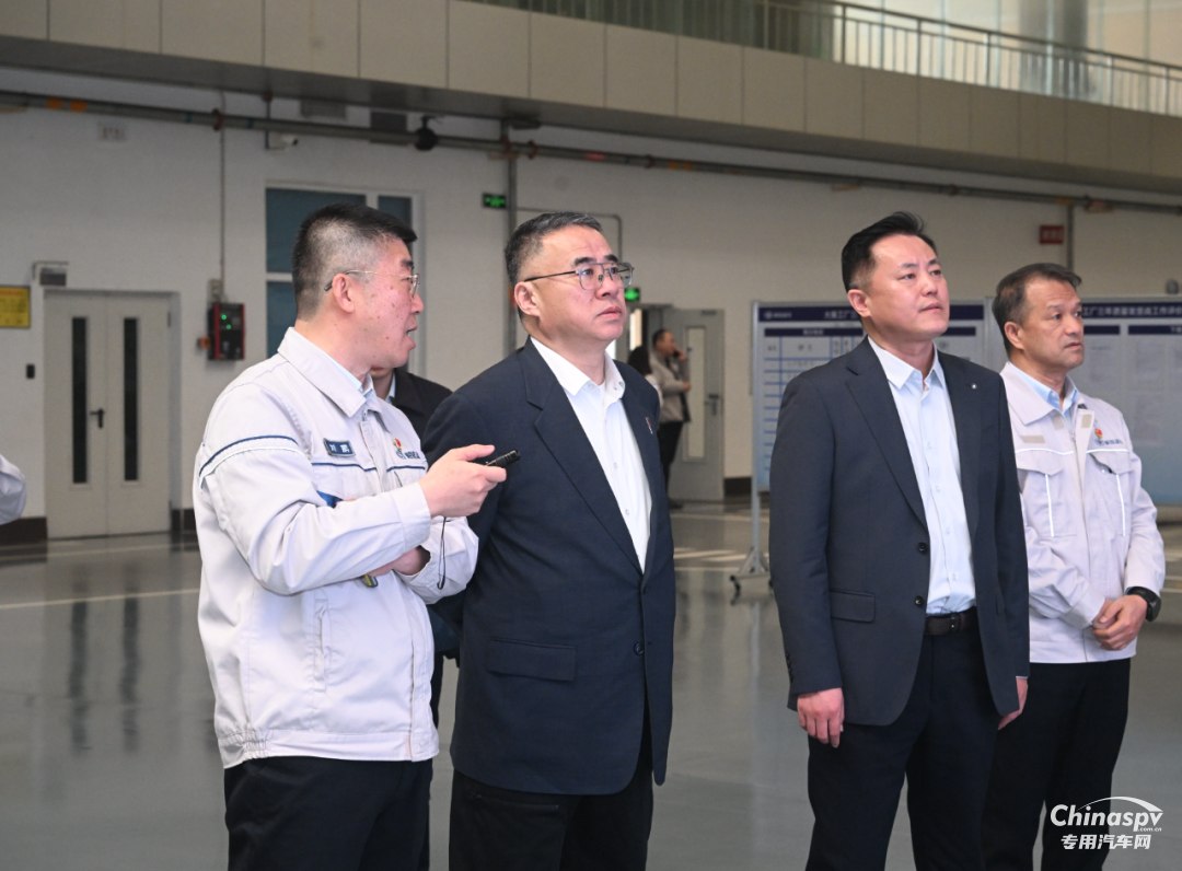 中国一汽党委常委、副总经理张小帆到一汽解放动力总成事业部大柴工厂调研
