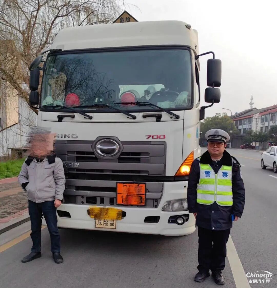 湖南查获一危化品运输车疲劳驾驶