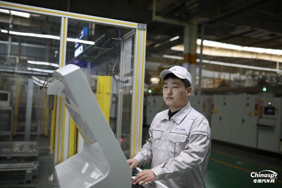 解放动力王宝：匠心砺技攀高峰 实干笃行显担当