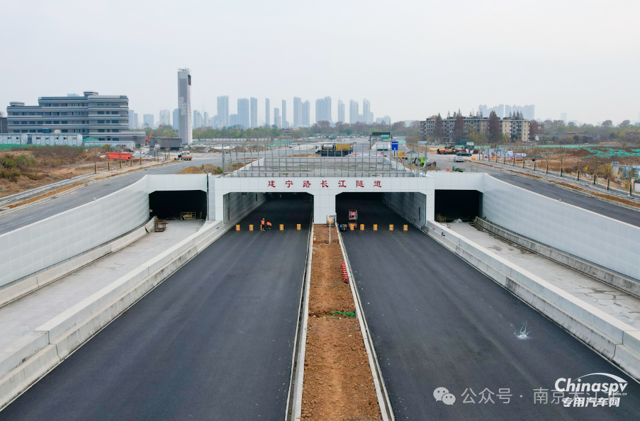 江苏南京建宁路长江隧道危化品车辆禁行
