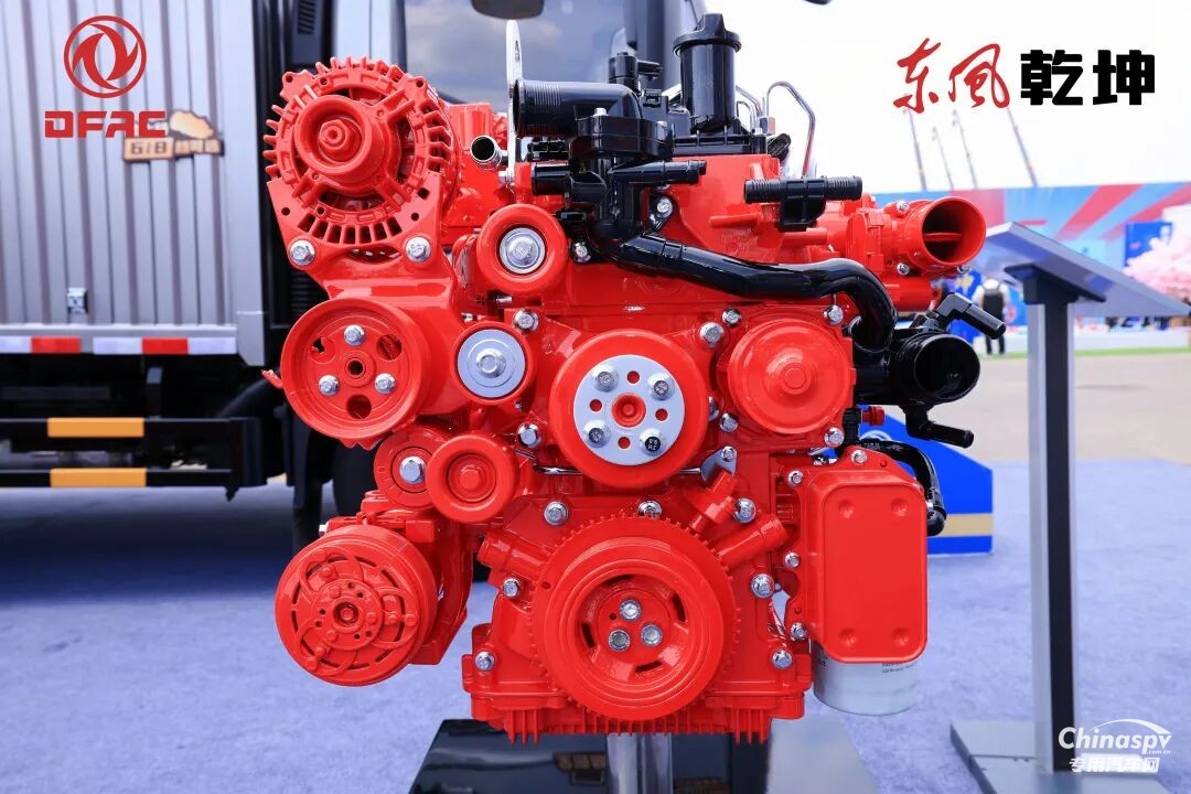 亮相蓉城 高效赋能！东风康明斯D2.5/D3.0助力东风乾坤成都上市