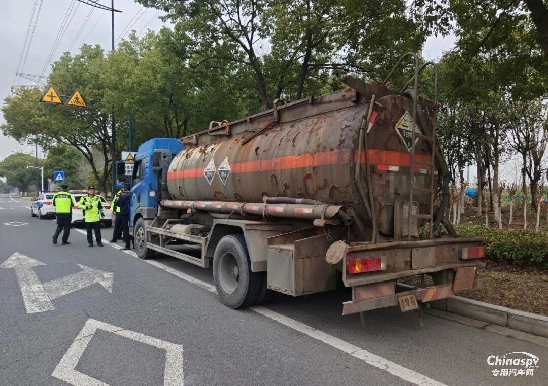 江苏一危化品车罐体“超期服役”运硫酸，被重罚