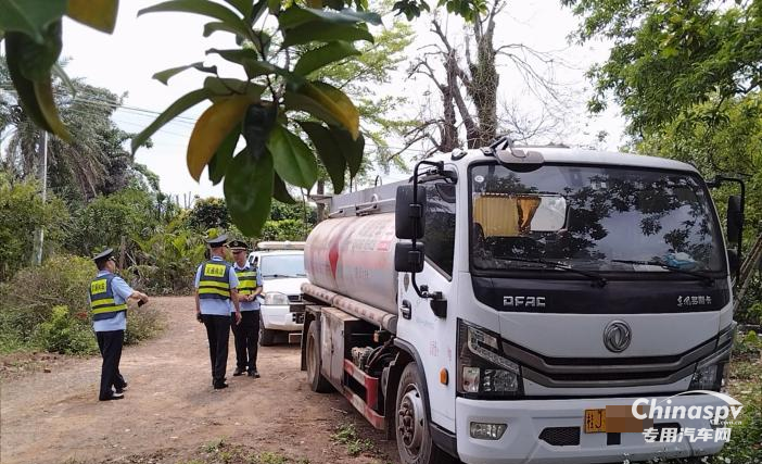 广东湛江查获一危化品车辆无证运输