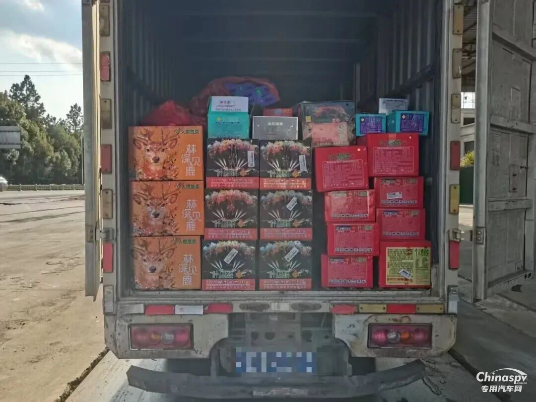 江西查获一男子非法运输烟花爆竹被拘留