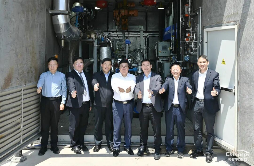 全球首台重型商用车高压直喷纯氨内燃机成功点火