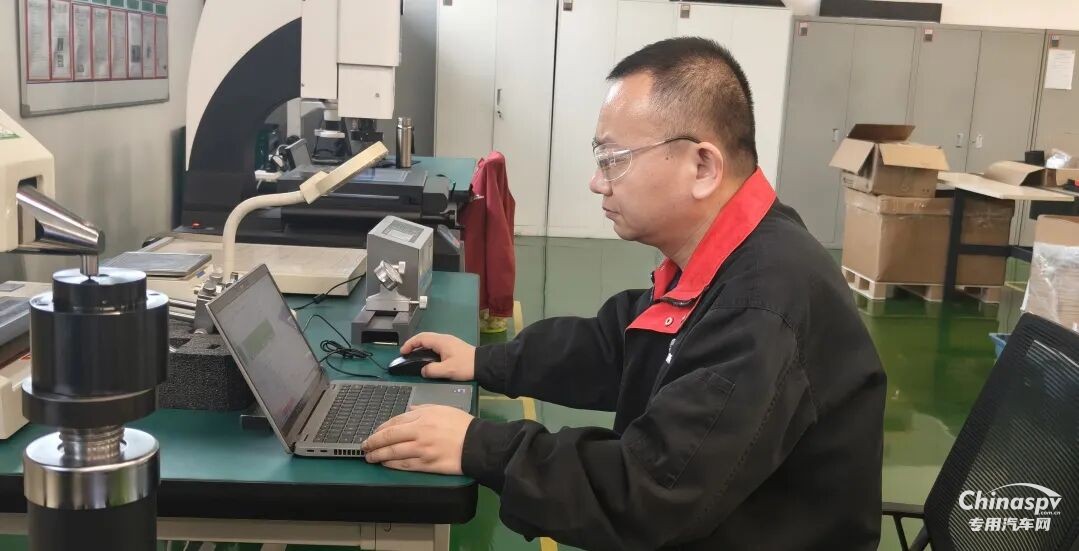西康暖心老大哥 硬核质检守门人