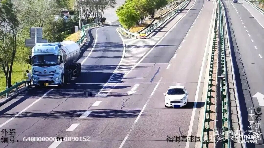 宁夏一危化车司机违停如厕被重罚