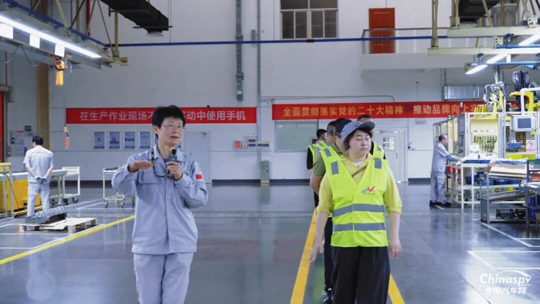 甘肃客户代表团莅临东风龙擎工厂考察交流
