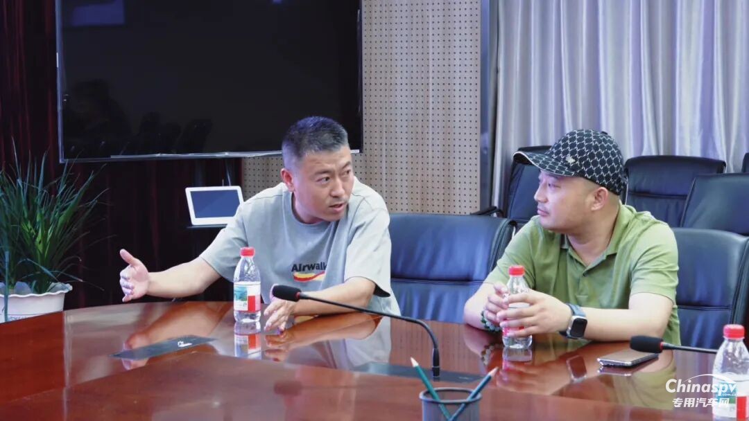甘肃客户代表团莅临东风龙擎工厂考察交流