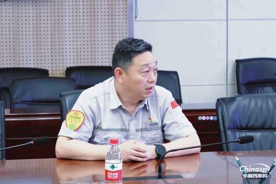 甘肃客户代表团莅临东风龙擎工厂考察交流