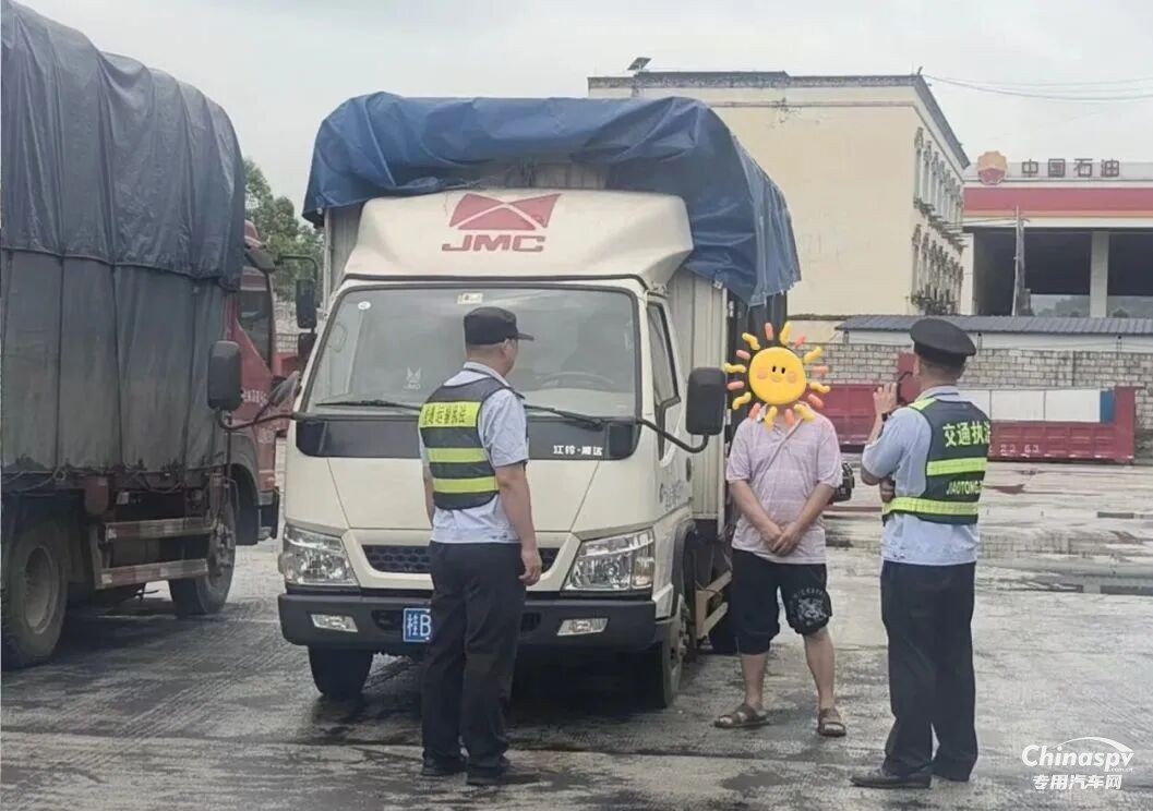 广西查获一非法运输危险废物案