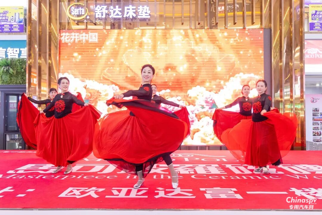 货运路上绽芳华！东风康明斯暖心致敬巾帼力量