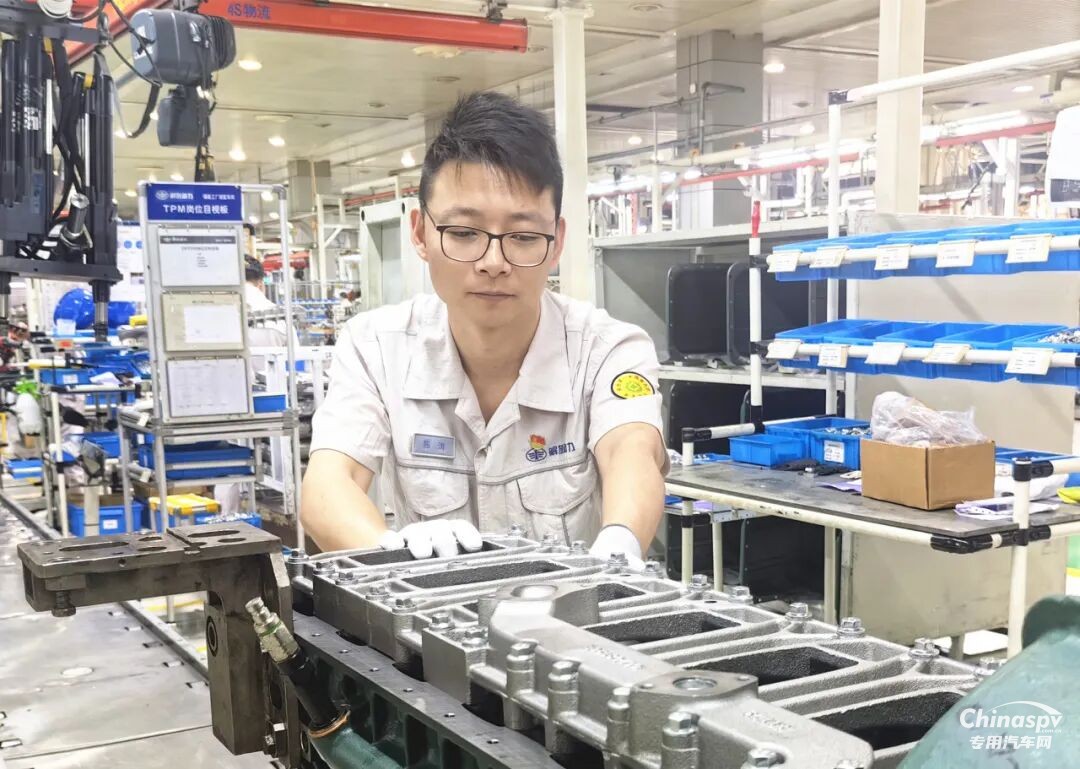 解放动力:党旗飘在最一线 实干打赢高产仗