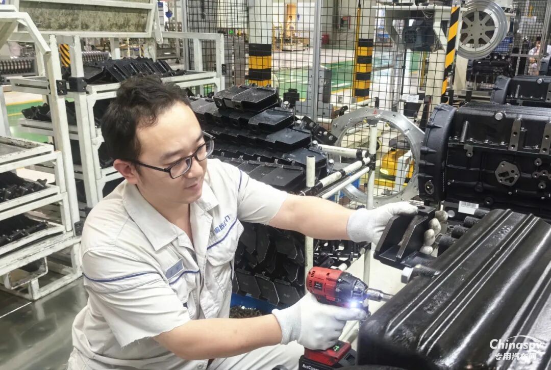 解放动力:党旗飘在最一线 实干打赢高产仗