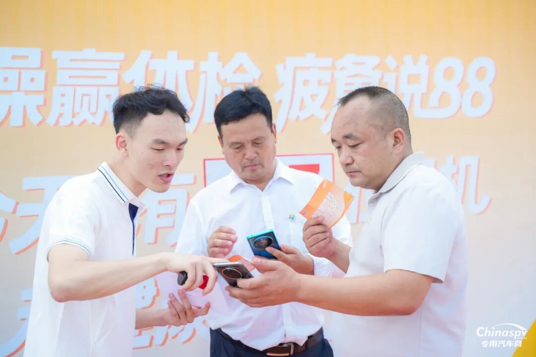 玉柴司机健康操走进河南原阳服务区
