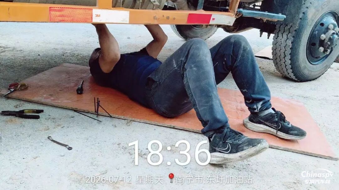 玉柴集团党委闻汛而动，组织党员驰援横州灾后重建