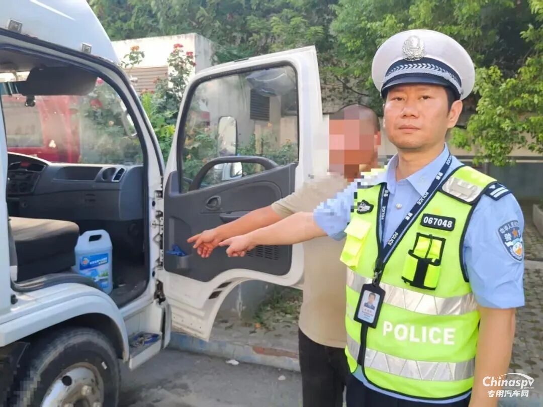 湖北连查2起非法运输危险品案