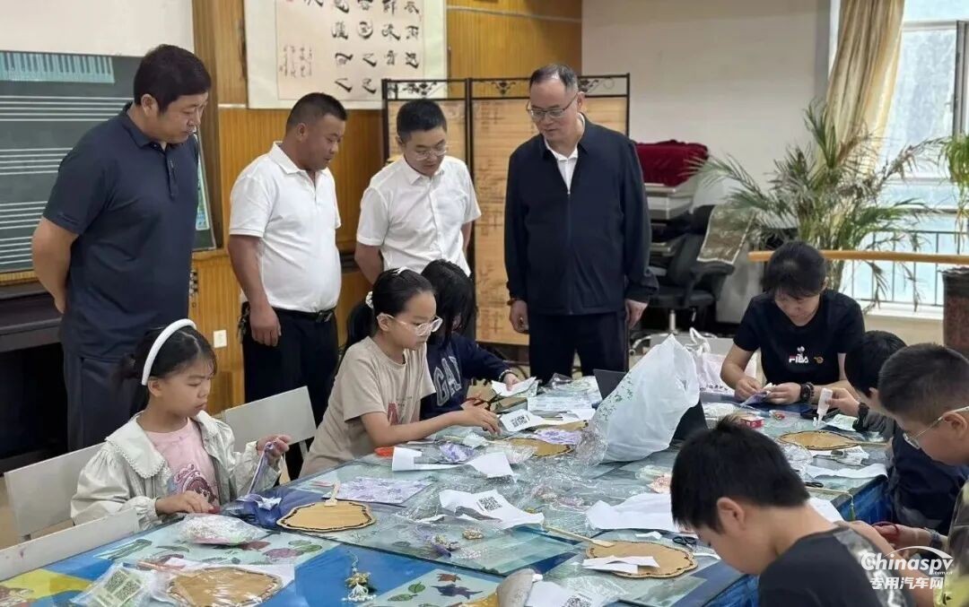 解放动力总成事业部第二次赴疆送教助学
