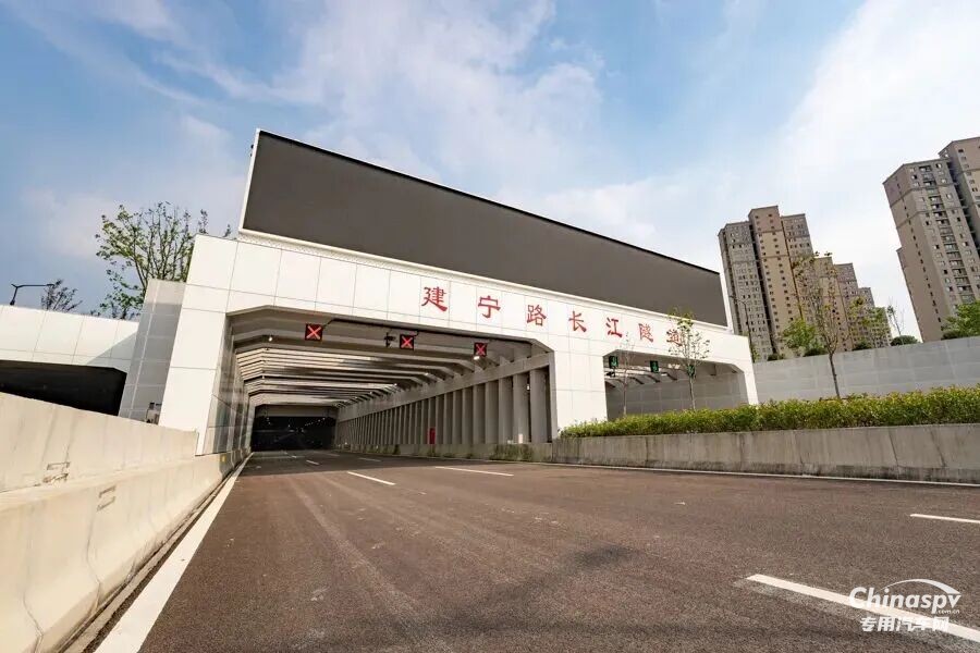 江苏南京建宁路长江隧道危化品运输车辆禁行