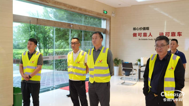 宁波冷链大客户莅临东风龙擎参观考察