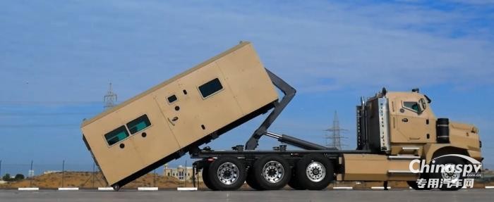 美国MADF公司打造多功能军用方舱专用车
