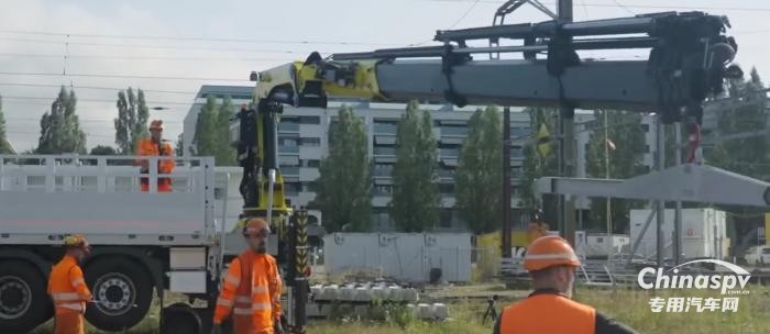 铁路“变形金刚”：法国EFSA打造公铁两用维修车YAK揭秘