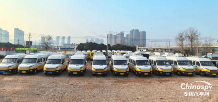 成功交付！依维柯多款工程车为铁路生产工程助力！