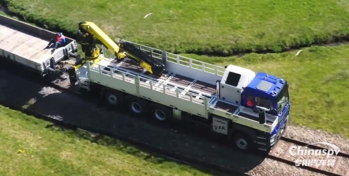 铁路“变形金刚”：法国EFSA打造公铁两用维修车YAK揭秘