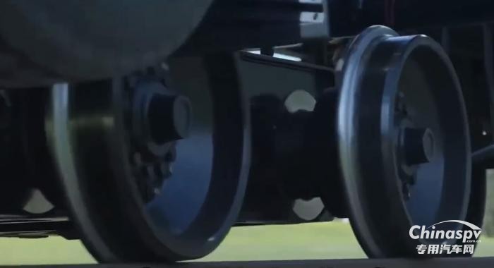 铁路“变形金刚”：法国EFSA打造公铁两用维修车YAK揭秘