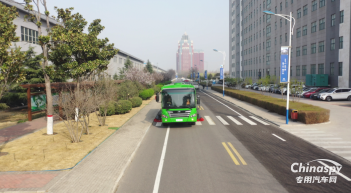 高效作业，安全护航！宇通环卫快速路洗扫车引领行业加速跑！