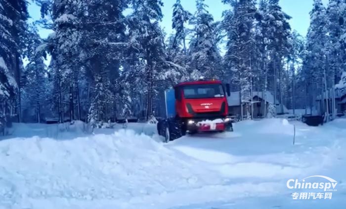 跋山涉水 无惧厚雪，这款俄罗斯极限越野重卡真让人刮目相看