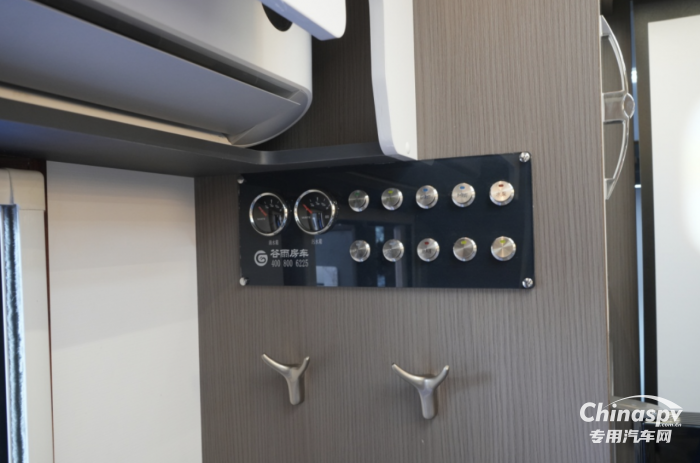 欧马可智蓝HS1混动房车