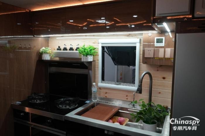 快上车！欧马可智蓝混动房车带你开启无忧之旅！