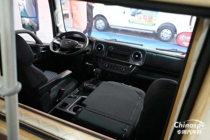 快上车！欧马可智蓝混动房车带你开启无忧之旅！