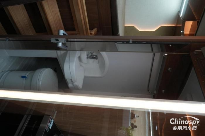 快上车！欧马可智蓝混动房车带你开启无忧之旅！