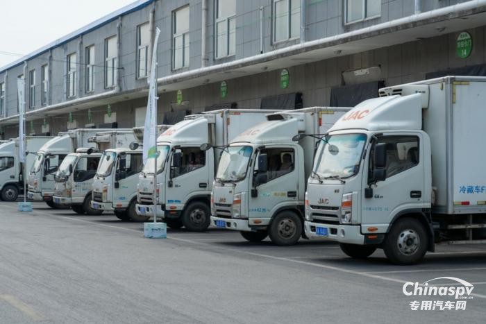 安徽合肥苏师傅：老乡鸡走向全国，江淮1卡全程护航，守护干净、新鲜、卫生