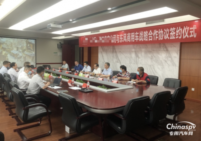 20辆东风天龙KC工程车交付助力宜昌水电城市建设
