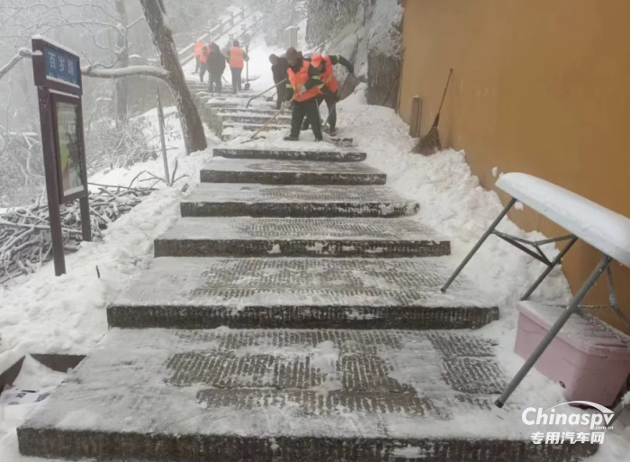 全国各地迎来农历龙年首场降雪 劲旅迅速启动清冰除雪应急预案