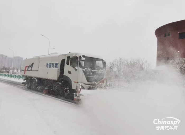 全国各地迎来农历龙年首场降雪 劲旅迅速启动清冰除雪应急预案
