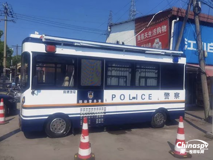 6台森源鸿马智慧警务便民服务工作站正式“入警”