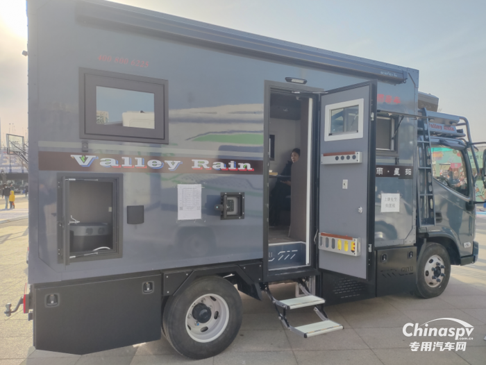 北汽福田欧马可助力北汽男篮欧马可智蓝hs1混动房车亮相比赛现场